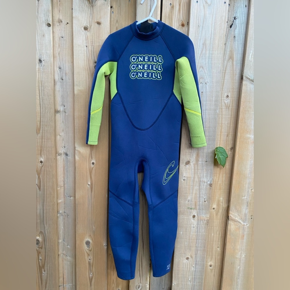O'Neill Navy and Lime Wetsuit size 6Y